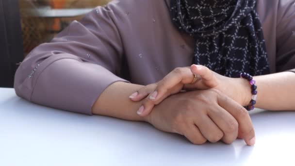 Jeunes Femmes Mains Souffrant Douleurs Poignet — Video