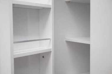 Açılmış boş bir çekmecenin üst görünümü .