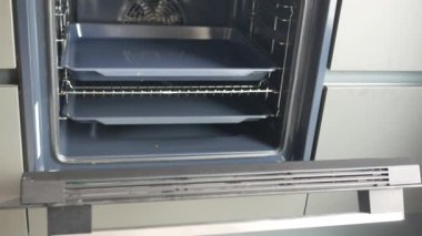 Evde elektrikli fırın aç,