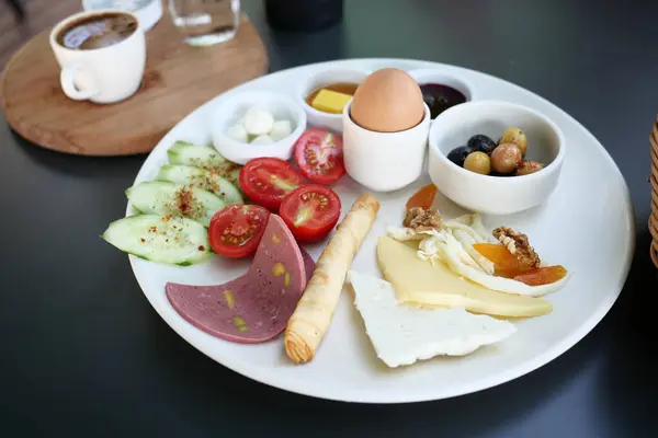 Desayuno Persa Queso Pepino Tomate Foto Alta Calidad —  Fotos de Stock