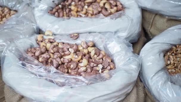 Kešu Ořechy Prodávají Místním Trhu Istanbulu — Stock video