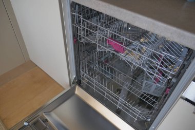 Boş bulaşık makinesinin önü. Yüksek kalite fotoğraf