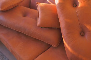 dağınık modern gri kanepe üst görünümü .