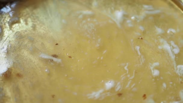 スプーンピックのクローズアップ 新鮮な蜂蜜 — ストック動画