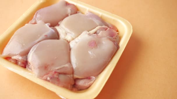 Carne Crua Frango Peito Recipiente Plástico — Vídeo de Stock