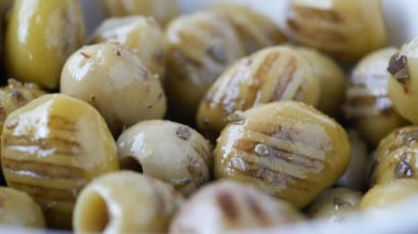 Kavanozda ızgara zeytin ,