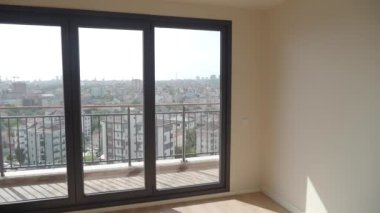 Renkli camlı modern ofis binası. Şehir mimarisi. Yüksek kalite fotoğraf