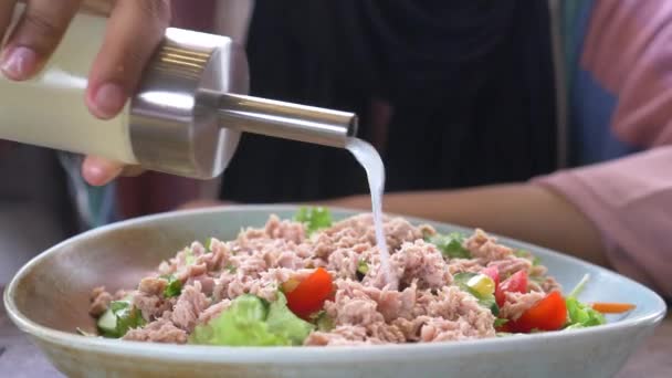Pouring Vinegar Tuna Salad Plate — Stock Video