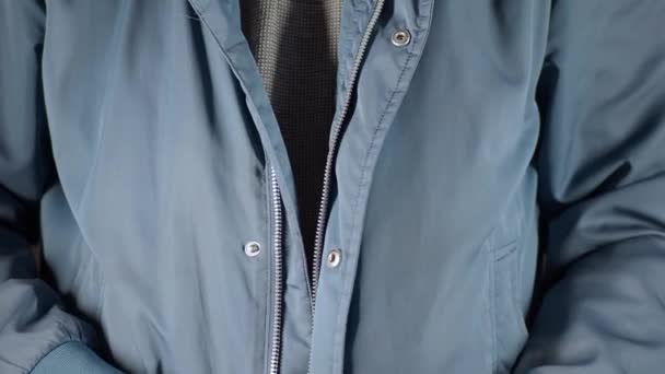 Man Zipper Jacket Cold Autumn Day — Stock Video