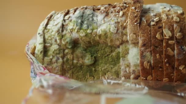 Bröd Med Mjöldagg Bortskämda Produkter — Stockvideo