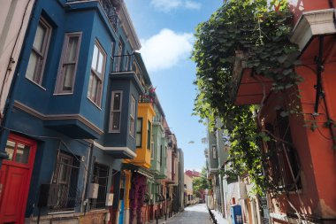 Türkiye istanbul 11 Mayıs 2023, KUZGUNCUK 'deki tarihi renkli evler