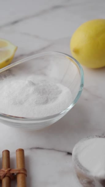 Bicarbonate Soude Citron Entier Sur Table — Video
