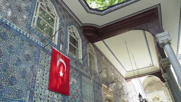 Pavo Istanbul Mayo 2023 Bandera Turca Pared Una Mezquita Eyup — Vídeos de Stock