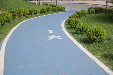 Şehir ortamında kaldırımlar. Kopyalama alanı olan arkaplan 