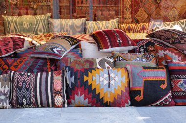 Bir kutuda kusursuz halı koleksiyonu .