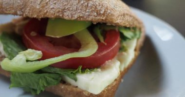 Sebzeli sağlıklı peynirli sandviç. Yüksek kalite fotoğraf