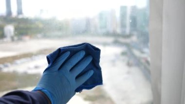 Erkek el temizleme penceresi camını kapat. .