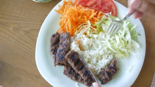 传统的土耳其菜肉丸子Akhisar Kofte 高质量的照片 — 图库视频影像
