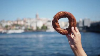 Türk Çöreği Simit masada ,