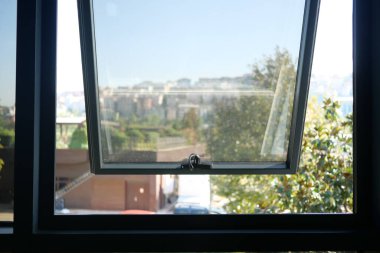 siyah plastik pvc penceresi