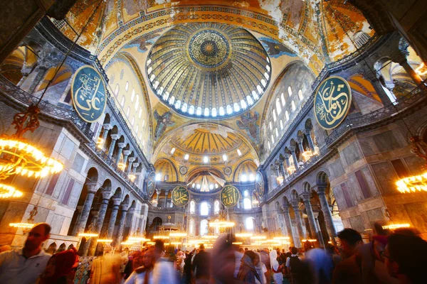 Hindi İstanbul 12 Mayıs 2023. Ayasofya Camii 'nin içi