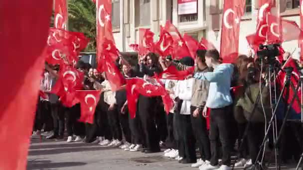 2023年10月29日 举着土耳其国旗庆祝共和国成立100周年 — 图库视频影像