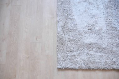 Ahşap zemin üzerinde kopya alanı olan halı dokusu arkaplanı .