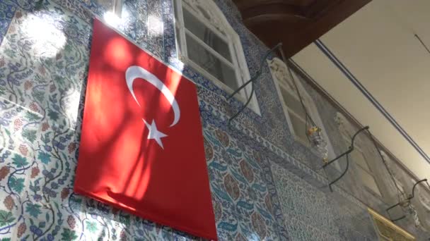 Pavo Istanbul Mayo 2023 Bandera Turca Pared Una Mezquita Eyup — Vídeo de stock