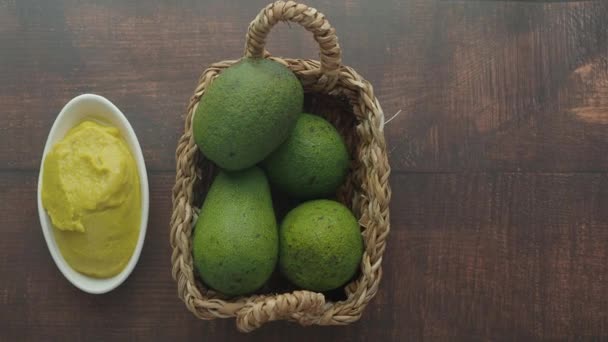 Abacate Abacate Colados Num Recipiente — Vídeo de Stock