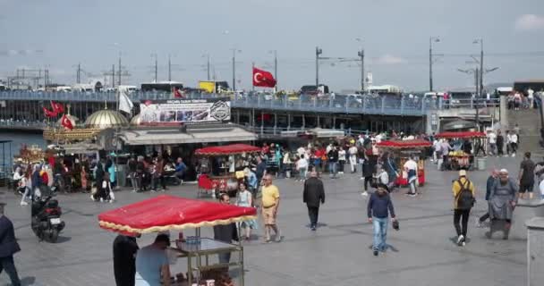 Galata Bridge Eminonu Golden Horn Istanbul的船鱼餐厅 — 图库视频影像