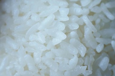 Pişmiş beyaz pirincin yakın çekimi .