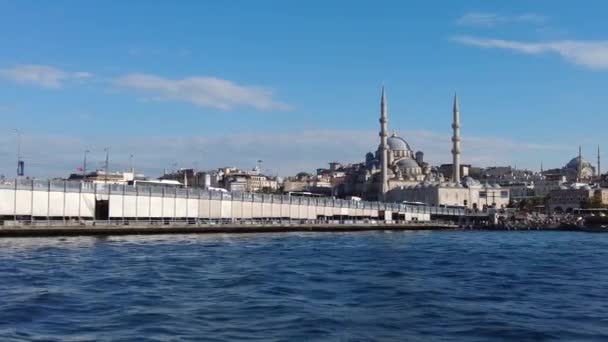 土耳其 2023年7月19日Galata桥南端的新清真寺Yeni Cami — 图库视频影像