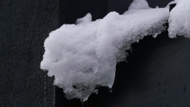 水和冰 融化的冰柱 — 图库视频影像
