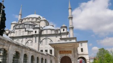 Türkiye istanbul 12 Ocak 2023. Fatih Camii ve Kapısı 