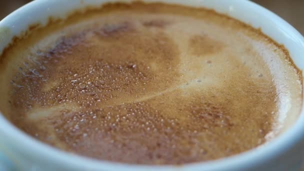 Lassított Felvétel Csepp Cukor Kocka Egy Kávéscsészében — Stock videók