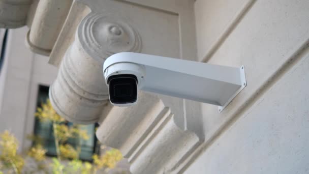 Cctv Security Camera Operating Outdoor — Stockvideo