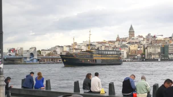 Pavo Istanbul Junio 2023 Puerto Estambul Frente Torre Galata — Vídeos de Stock