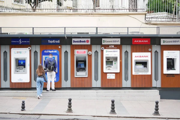 İstanbul 'daki ana Türk bankalarının ATM makineleri,