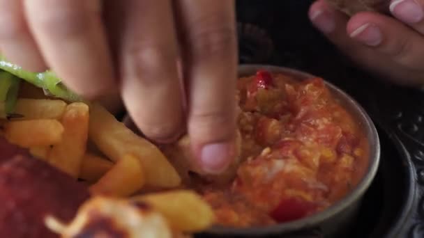 Omelette Turque Menemen Dans Une Poêle — Video