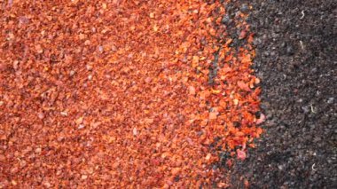 Doğu pazarında kırmızı biber taneleri