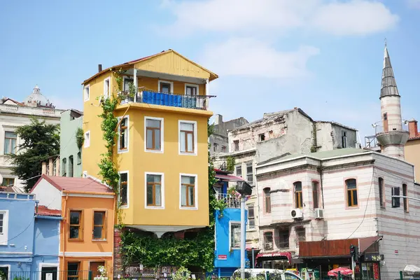 İstanbul, Balat 'ta renkli evler