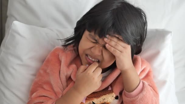 Upset Child Girl Cover Her Face Hand — Stok video