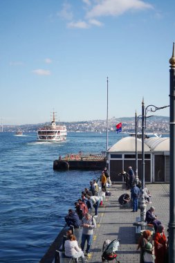 Türkiye İstanbul 18 Temmuz 2023. Boğaz 'da nakliye feribotu. Feribot yolcu taşır..