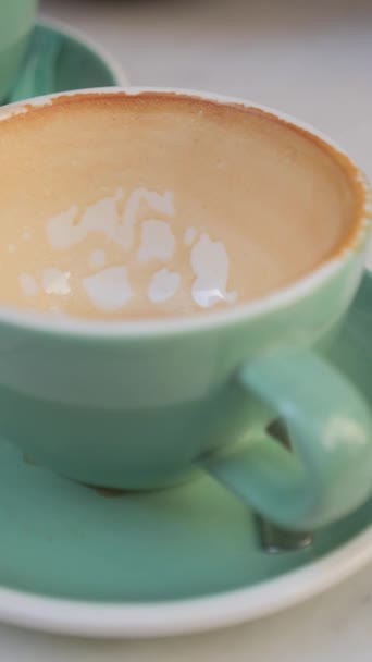 Masadaki Boş Kahve Fincanının Üst Görüntüsü — Stok video