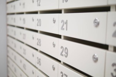  Halka açık bir yerde bir depo. Alışveriş merkezleri için güvenli depo,