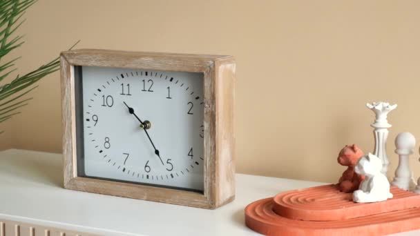 Reloj Moderno Simple Mesa — Vídeos de Stock