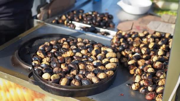 Tradiční Istanbul Pouliční Jídlo Pečené Kaštany Řadě — Stock video