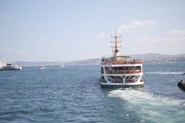 Türkiye İstanbul 18 Temmuz 2023. Boğaz 'da nakliye feribotu. Feribot yolcu taşır..