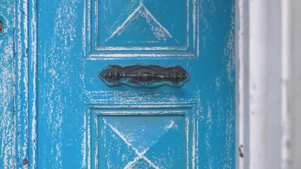 Голубая Деревянная Дверь Текстура Фона — стоковое видео