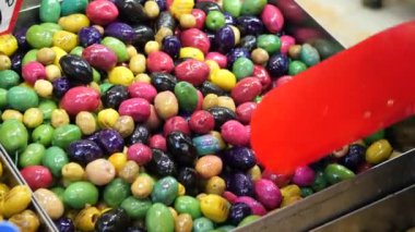 Yeşil karışımı. sarı, mor ve kırmızı zeytin rengi ,